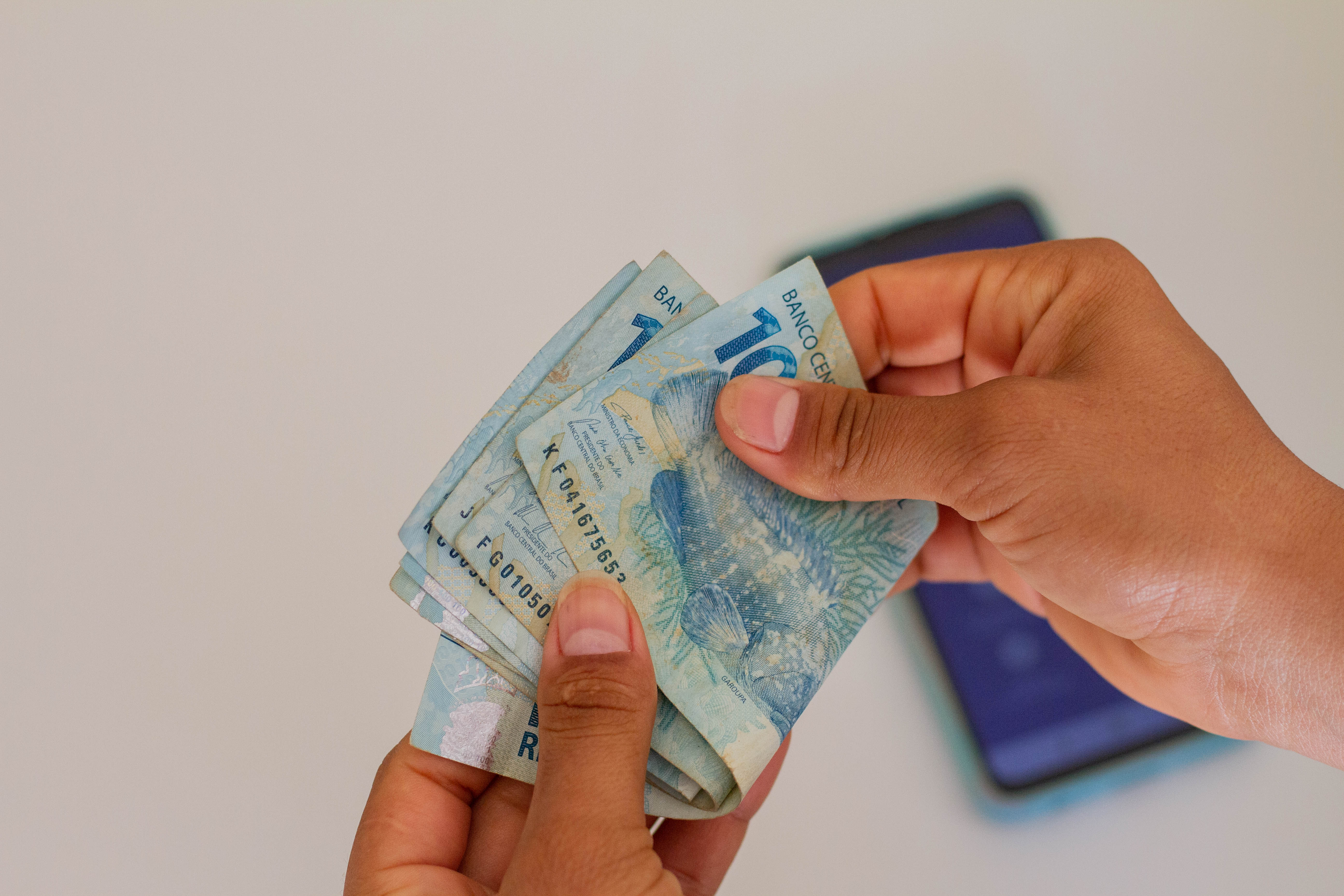 Inscritos no CadÚnico podem aproveitar R$ 1.412 antes do Natal; veja calendário