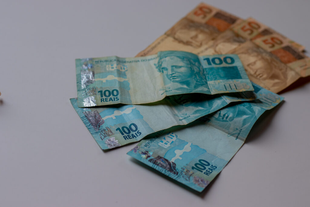 Inscritos no CadÚnico que fizeram Enem vão receber R$ 1.199 do governo