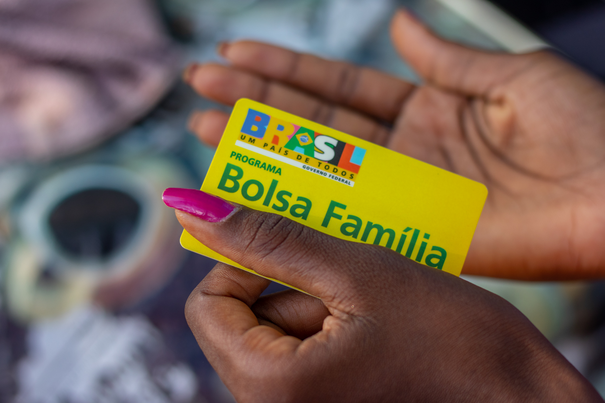 Diversas cidades pelo país receberam nesta semana a antecipação do Bolsa Família. Fique de olho!