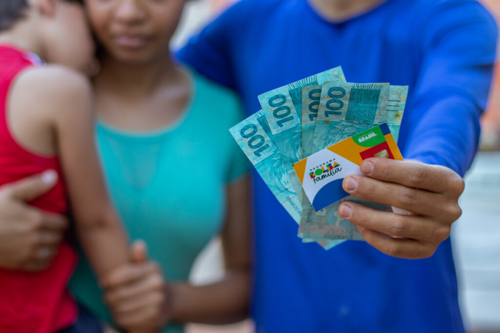 Se seu filho acabou de completar a maioridade, veja se precisa removê-lo do Bolsa Família.