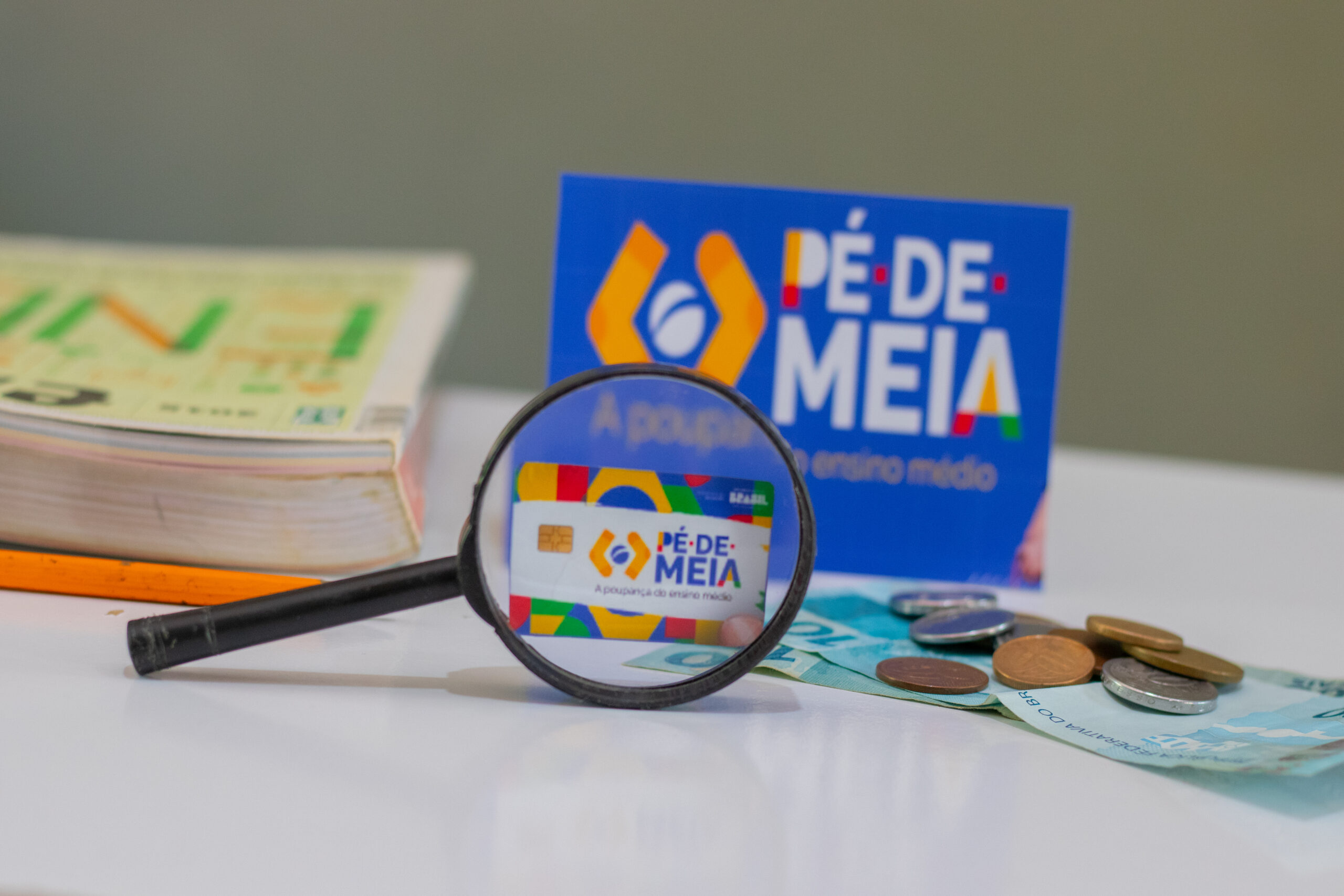 O Pé-de-Meia é um dos benefícios mais importantes para alunos de todo país. Confira.