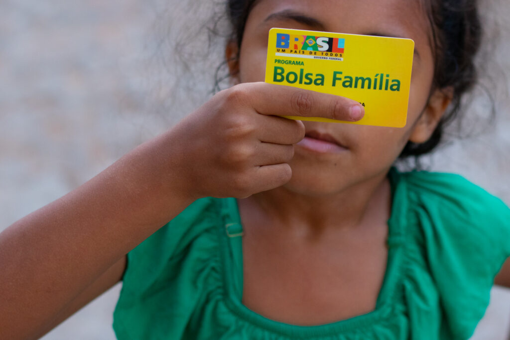 Está sem seu cartão do Bolsa Família? Veja como resolver o problema.