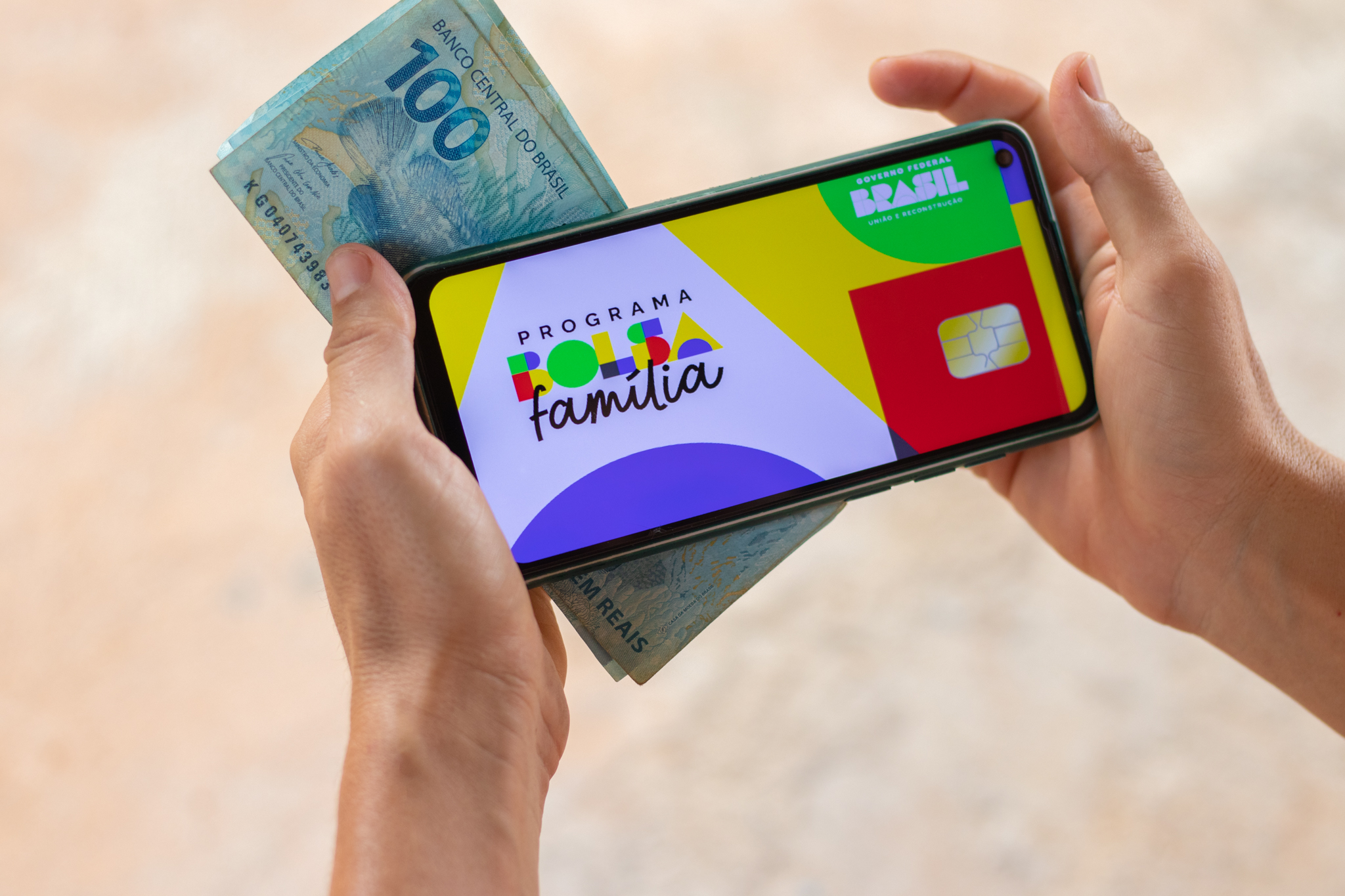 Reajuste de R$ 99 a um passo de ser APROVADO no Bolsa Família: tudo que já sabemos!