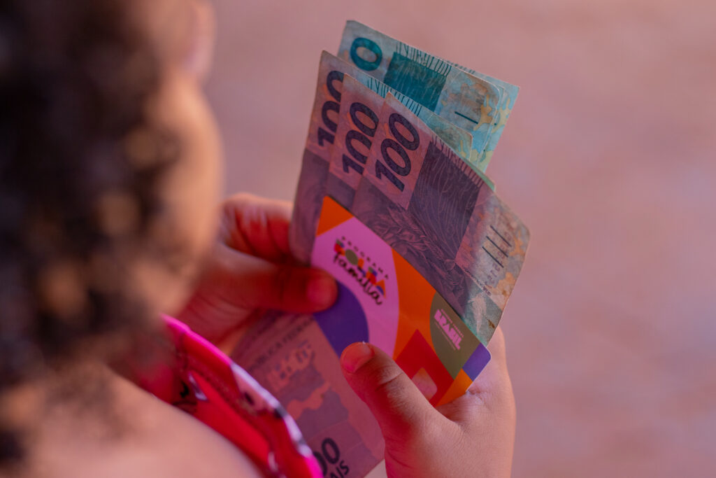 Está devendo atualização dos dados do Bolsa Família? Veja como manter seu benefício!