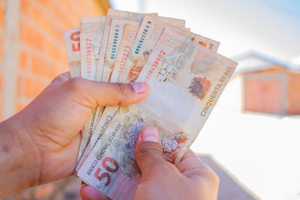 Salário mínimo terá reajuste de 6% em duas regiões do país; veja os valores