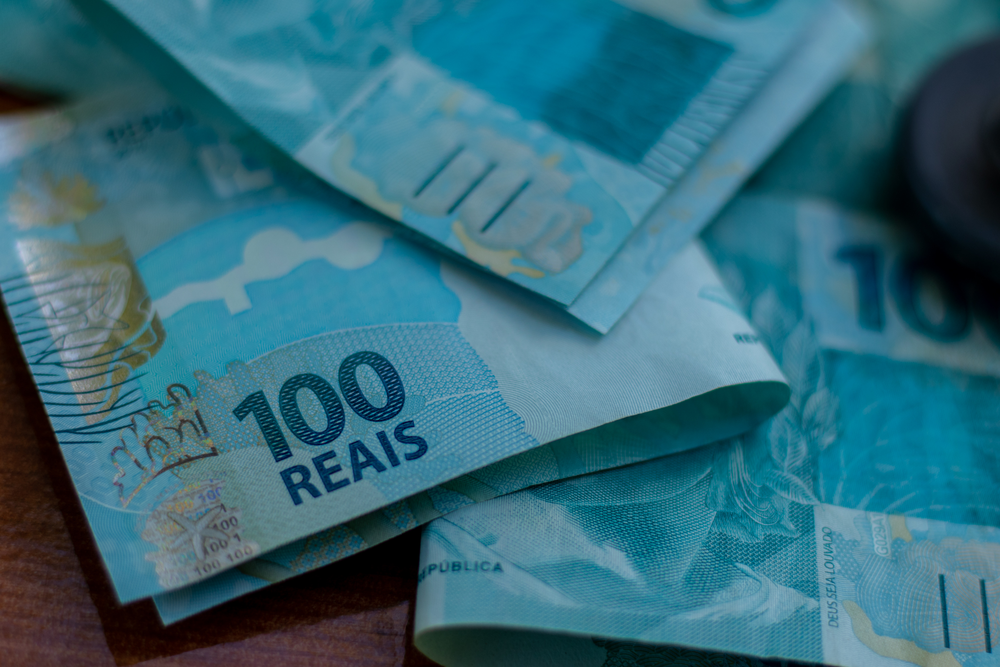 Salário mínimo vai aumentar para R$ 1.733 em 2025 e moradores comemoram decisão
