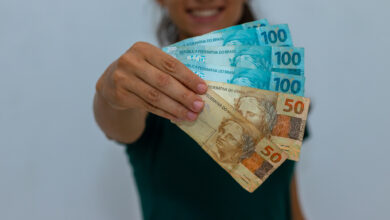 Precisando de dinheiro? Veja benefícios que você pode receber do governo.