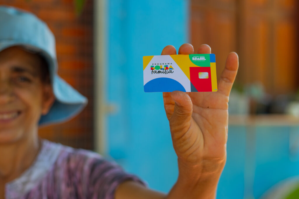 Se você recebe o Bolsa Família, saiba como se prevenir dos golpes.