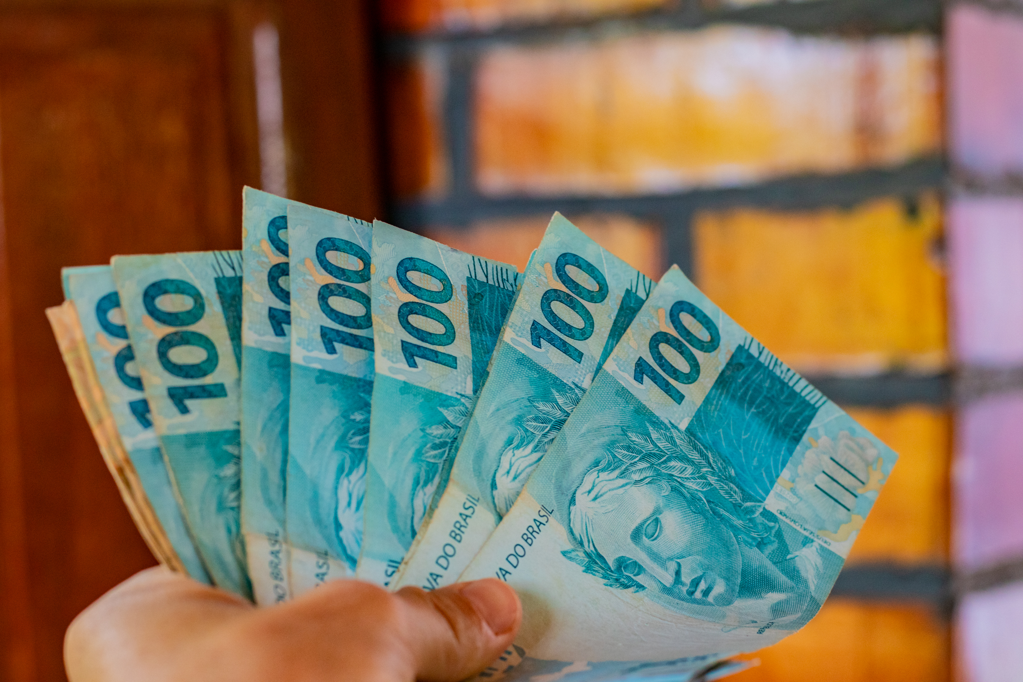 Auxílio de R$ 1 MIL é sancionado para novo grupo de brasileiros; saiba se você tem direito!
