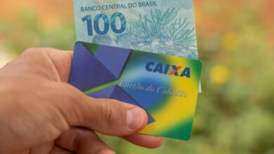 Auxílio financeiro de até R$ 2,1 MIL é confirmado para novo grupo de brasileiros