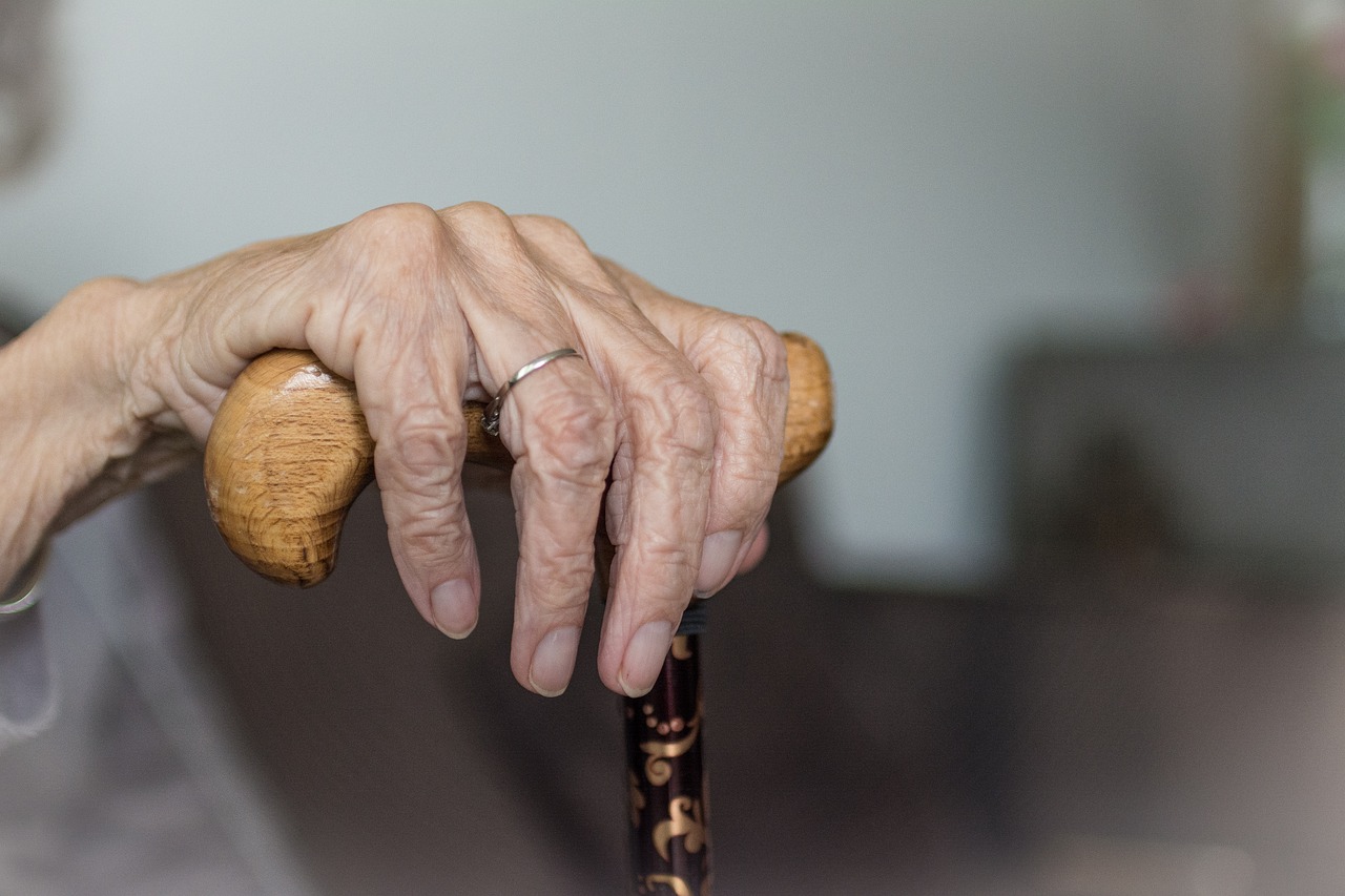 Benefício para idosos pode ser CANCELADO aos que NÃO cumprirem prazo dado pelo Governo