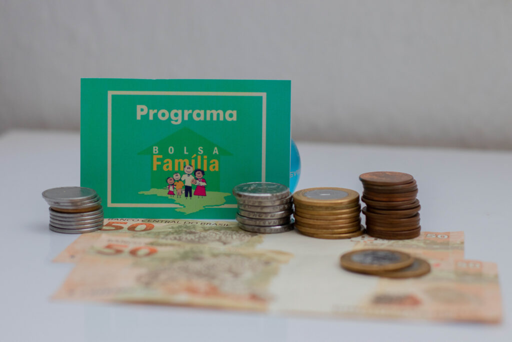 Bolsa Família permite saque do benefício sem cartão em situações de emergência