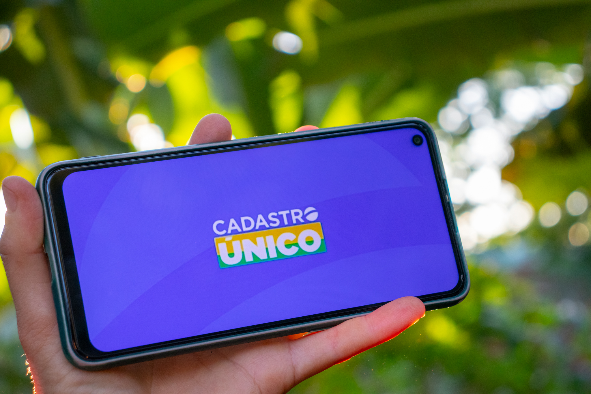 Cadastro Único permite consulta RÁPIDA de benefícios disponíveis pelo app oficial