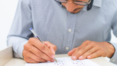 É estudante de escola pública? Veja como receber R$ 200 mensalmente.