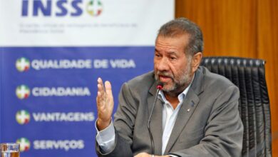 Ministro Carlos Lupi, atual responsável pela pasta da Previdência Social, que rege o BPC.