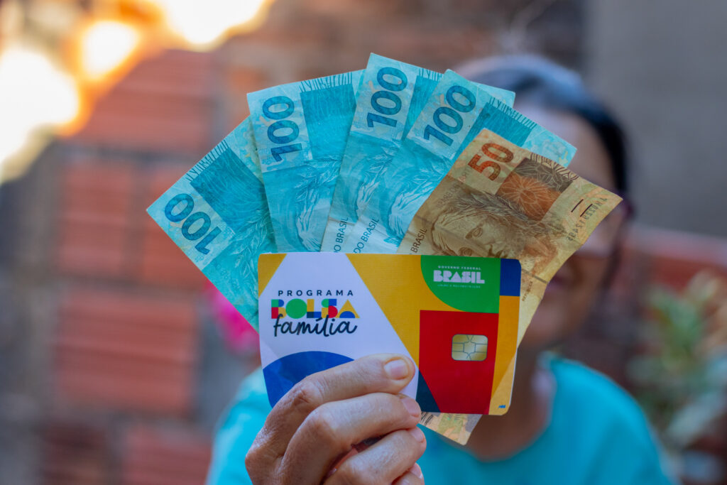 Governo decreta EMERGÊNCIA em 4 cidades e pode antecipar Bolsa Família para mais pessoas