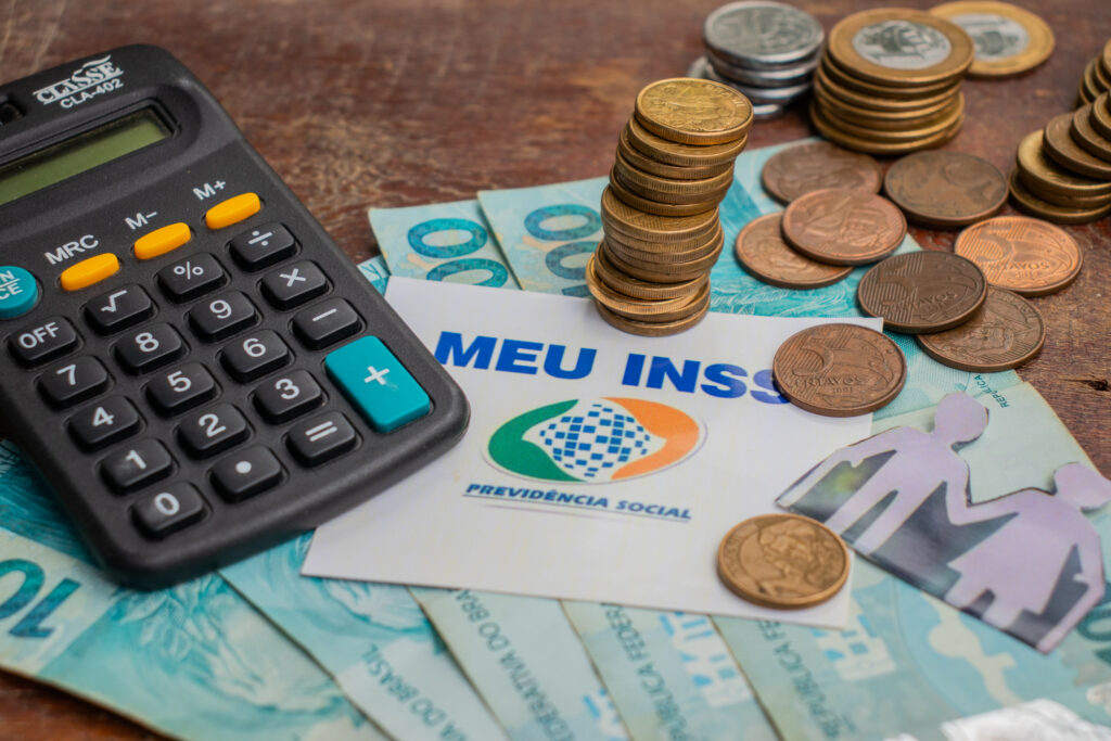 O INSS vai pagar o 13º salário como de praxe, mas será que há antecipação?