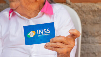 Se você é beneficiário do INSS, veja a possibilidade de receber o 13º salário antecipadamente.