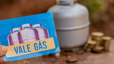 O auxílio Gás nem sempre é garantido para quem recebe o Bolsa Família. Confira.