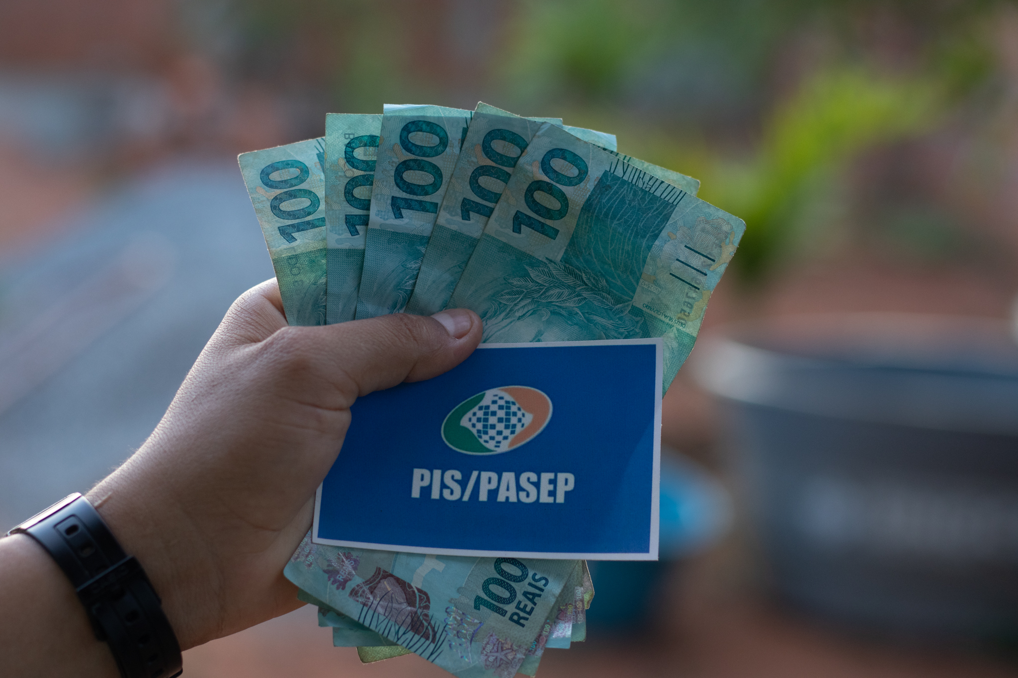 O saldo do abono salarial pode ser bloqueado, mas é possível recuperá-lo.
