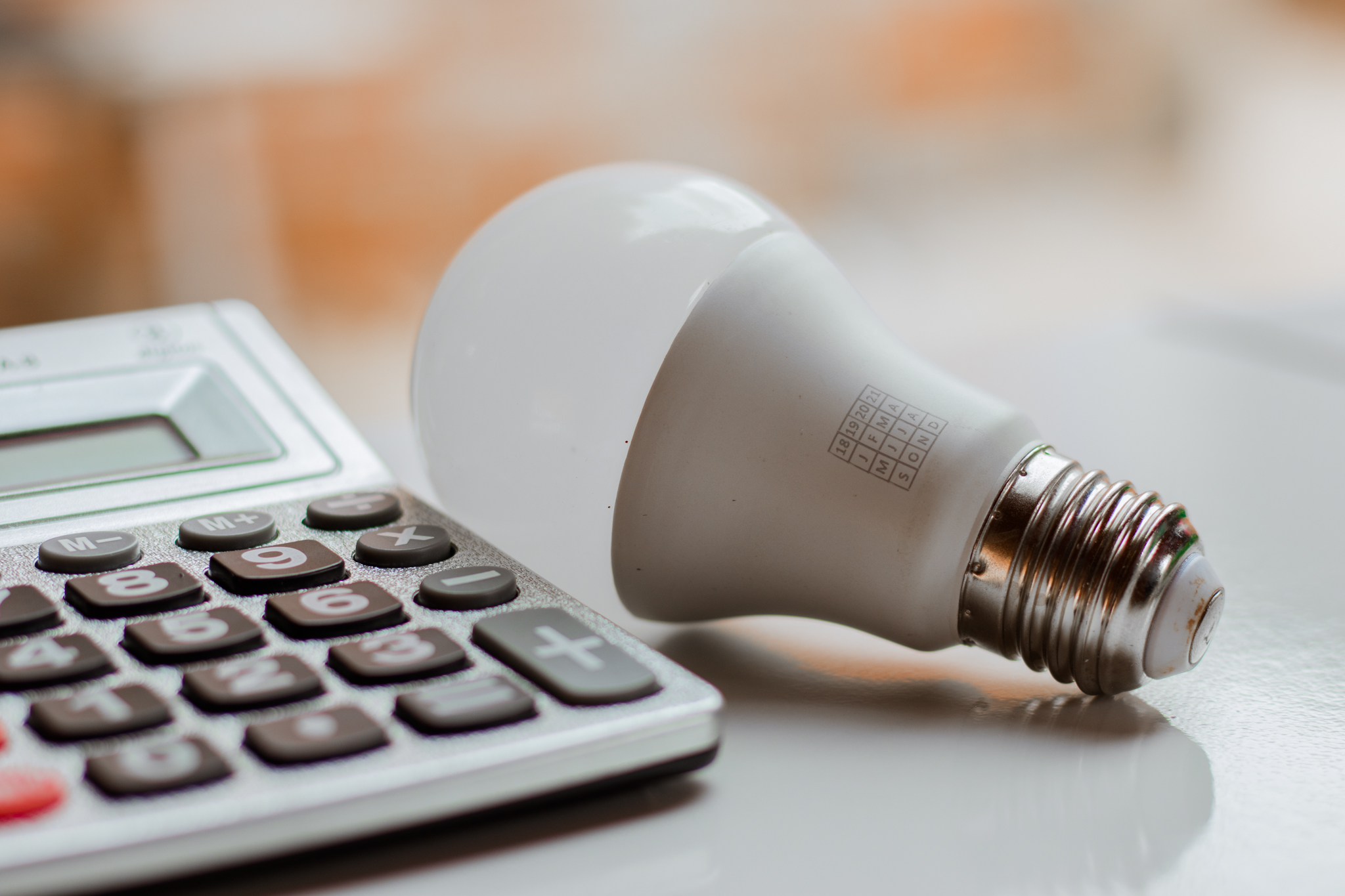 Se você não aguenta mais pagar a conta de luz alta, veja uma solução.