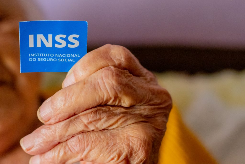 BPC: INSS tem novo prazo para corrigir R$ 5 BILHÕES em pagamentos indevidos