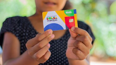 Bolsa Família distribui R$ 671 para beneficiários com NIS 5 a partir de HOJE (21): aprenda a sacar!