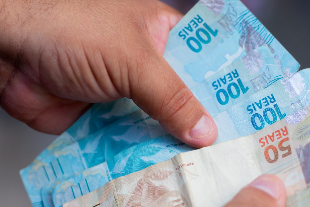 Brasileiros de renda baixa têm a chance de duplicar benefícios sociais; saiba COMO funciona!