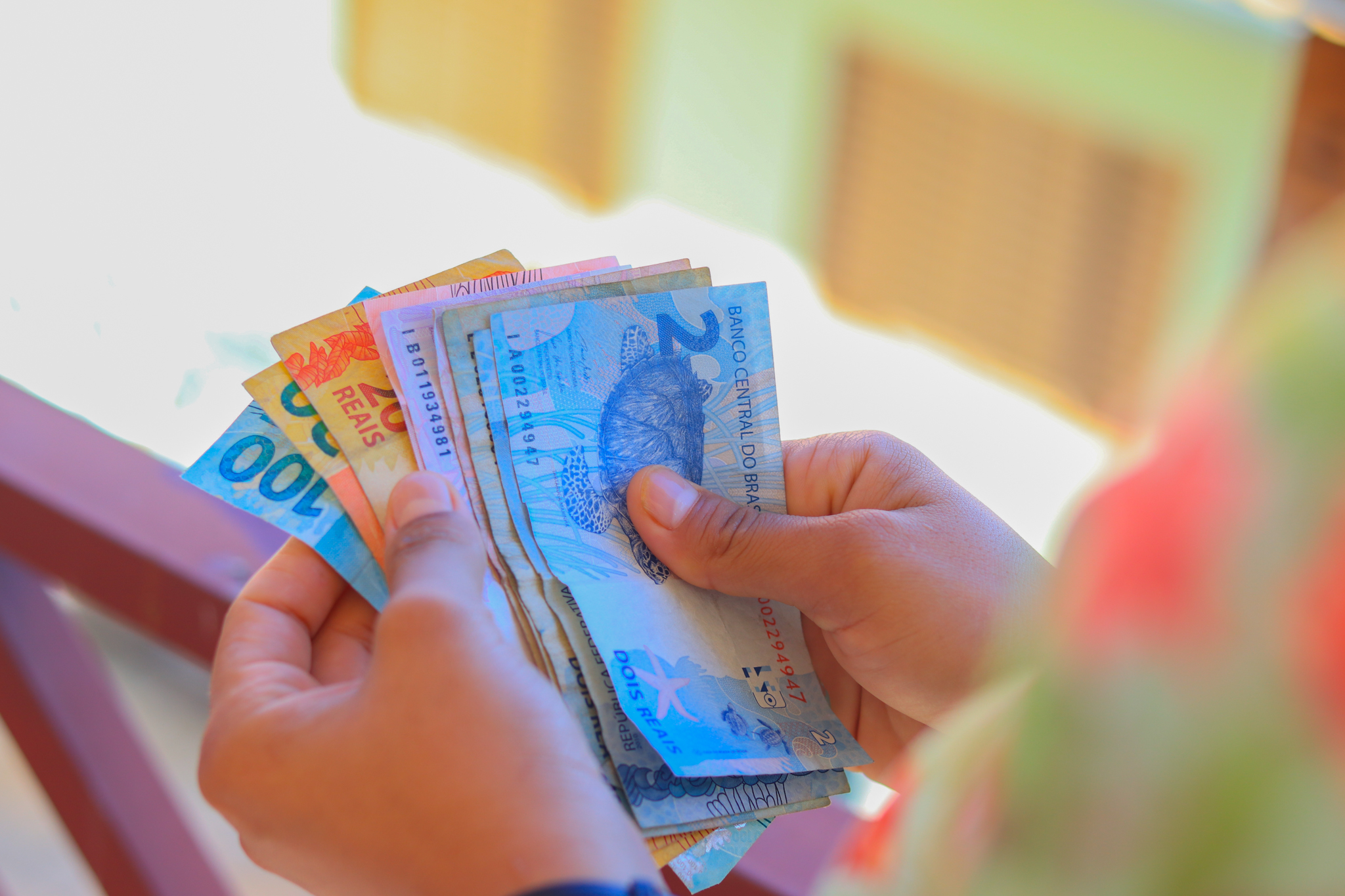CAIU! Benefício para CLT está na conta de trabalhadores que seguem as regras; veja valores