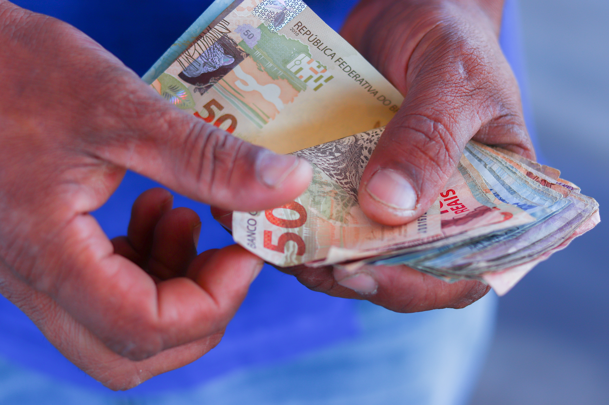 CRISE! Se benefício do governo for cancelado, beneficiários podem PERDER mais de R$ 9 MIL