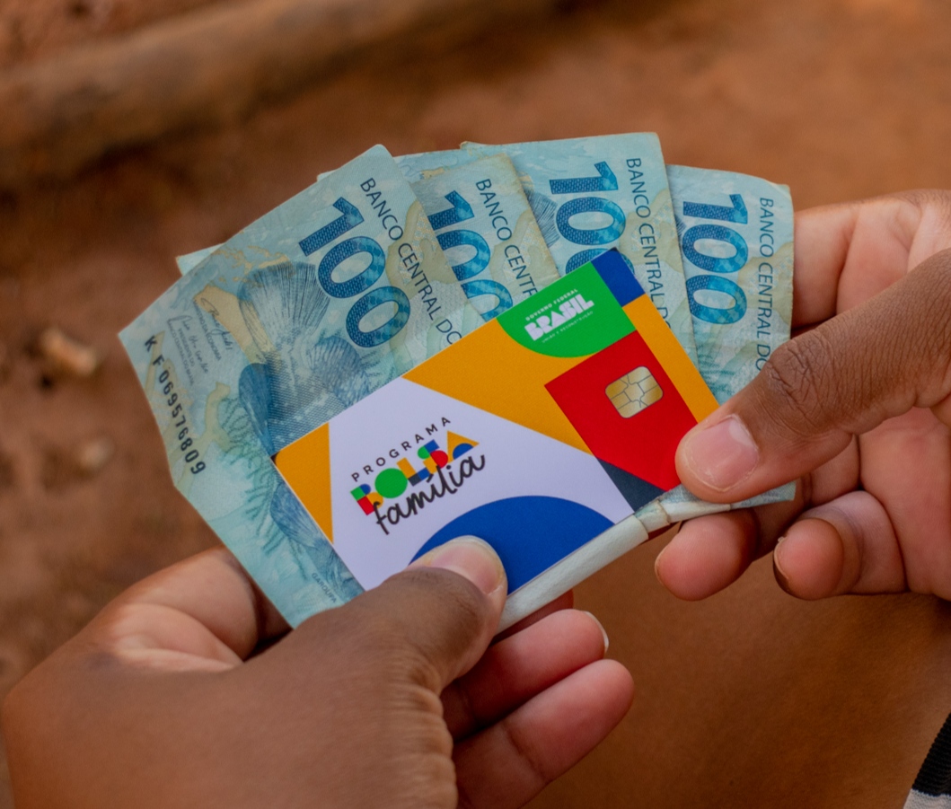 Caixa e Banco do Brasil revelam verdade sobre empréstimo do Bolsa Família; confira!