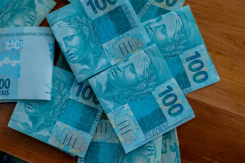 Caixa realiza último pagamento de R$ 1.199,99 no Pé-de-Meia: ainda dá para sacar?