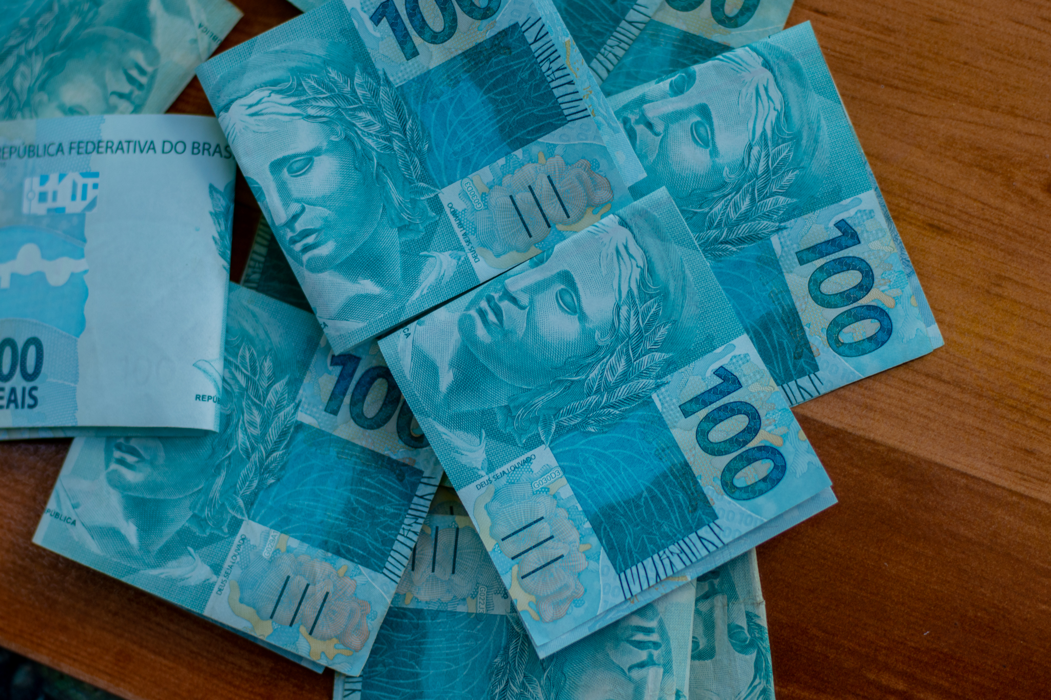 Caixa realiza último pagamento de R$ 1.199,99 no Pé-de-Meia: ainda dá para sacar?
