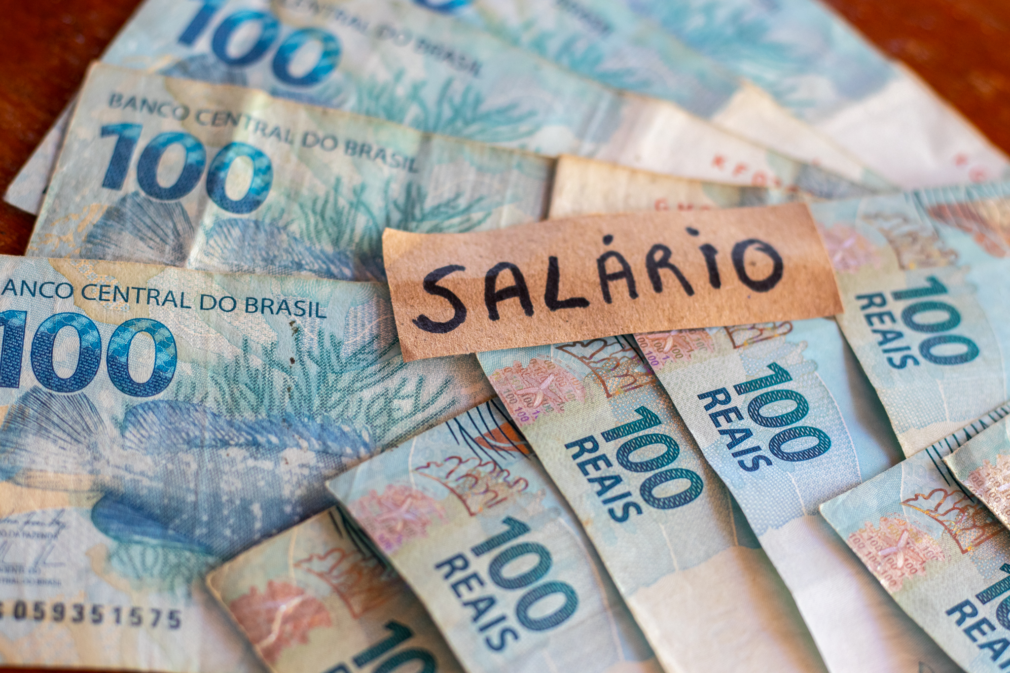 Confira região com MAIOR salário mínimo do país e saiba se vale a pena morar lá