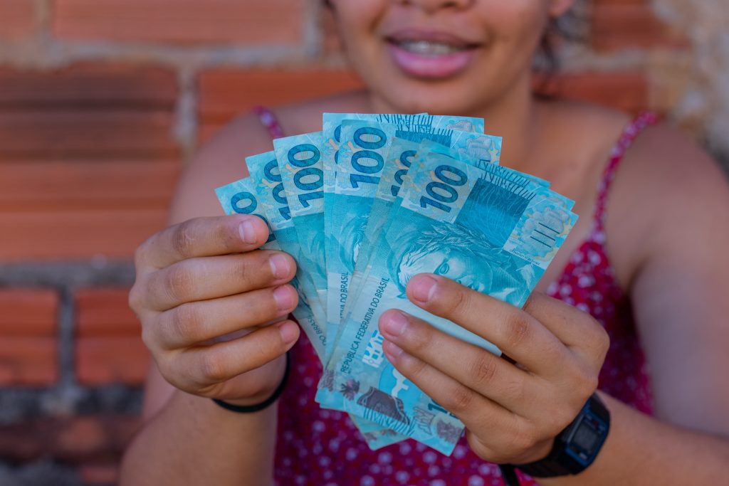 Precisando de mais de um benefício social do governo? Veja se dá para receber ao mesmo tempo.