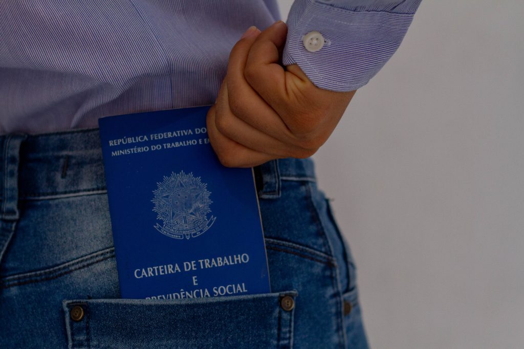 Dia de descanso? Saiba se trabalho no Carnaval é obrigatório e se há pagamento EXTRA