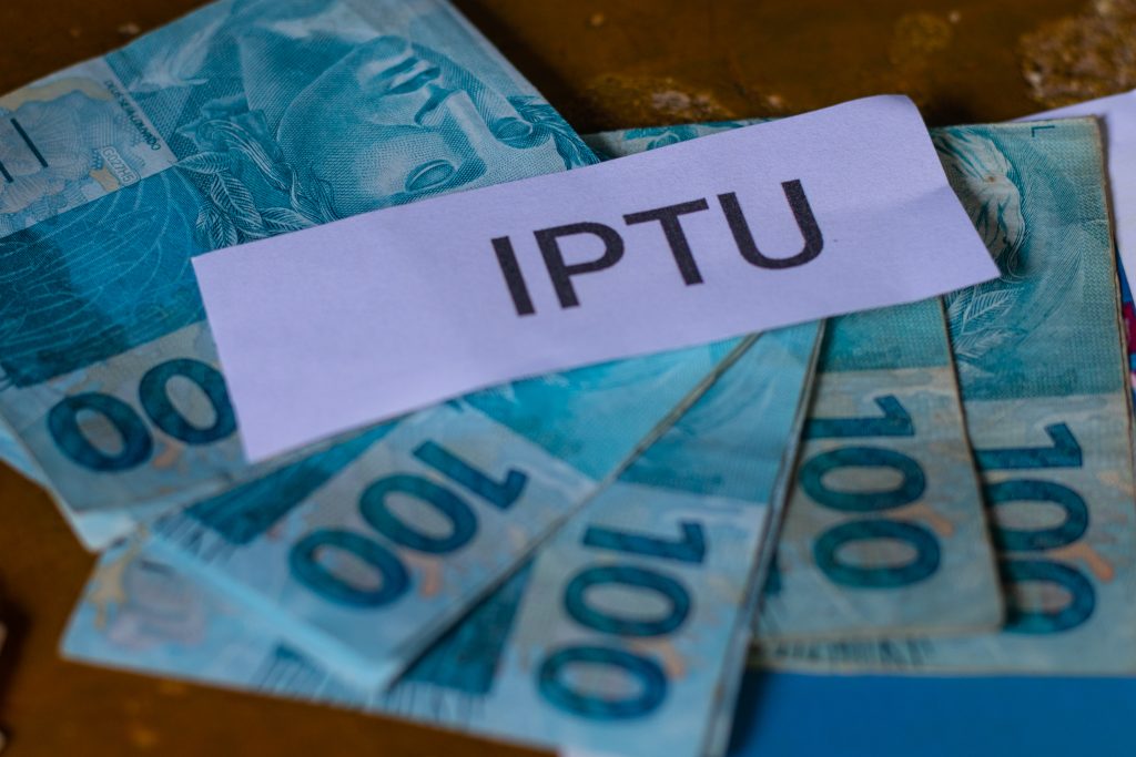 Energia solar pode dar desconto no IPTU? Confira detalhes sobre ESTA novidade