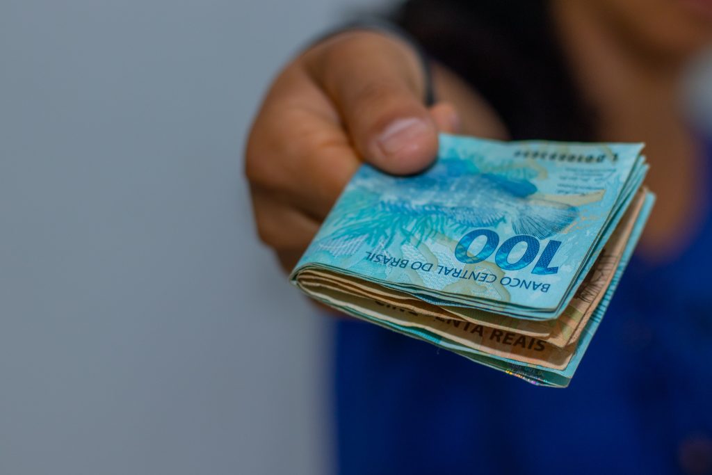 Estudantes têm até 30 de março para garantir benefício de R$ 700; cadastre-se!