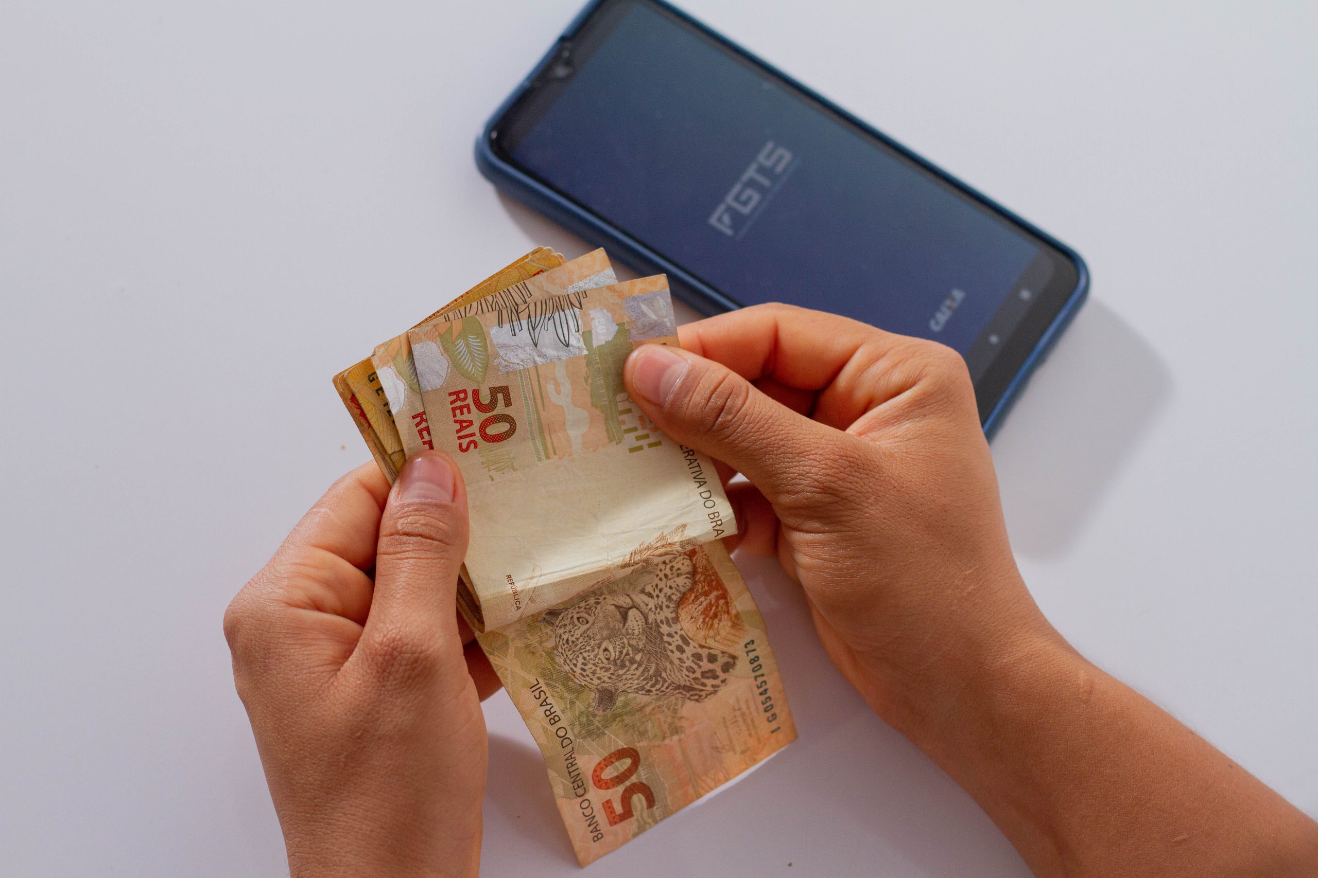 Se você tem valores do FGTS para receber, veja quais pode acessar após a demissão sem justa causa.