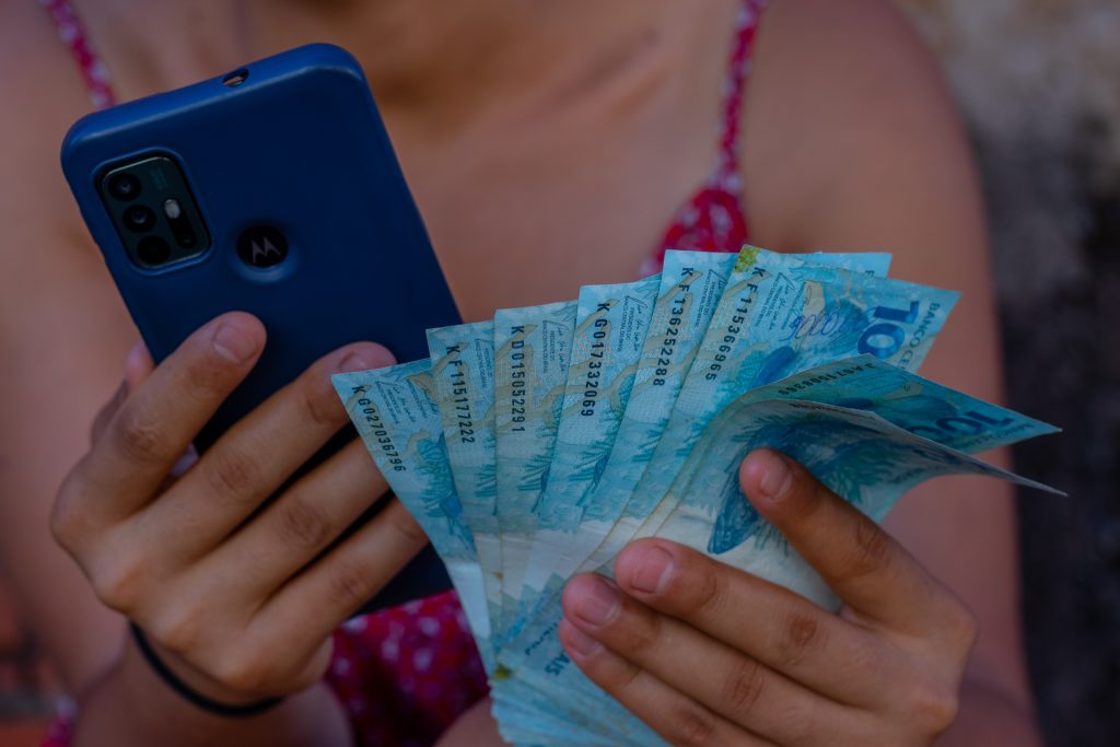 Fique atento ao novo golpe do Auxílio Reconstrução que está fazendo muitas vítimas