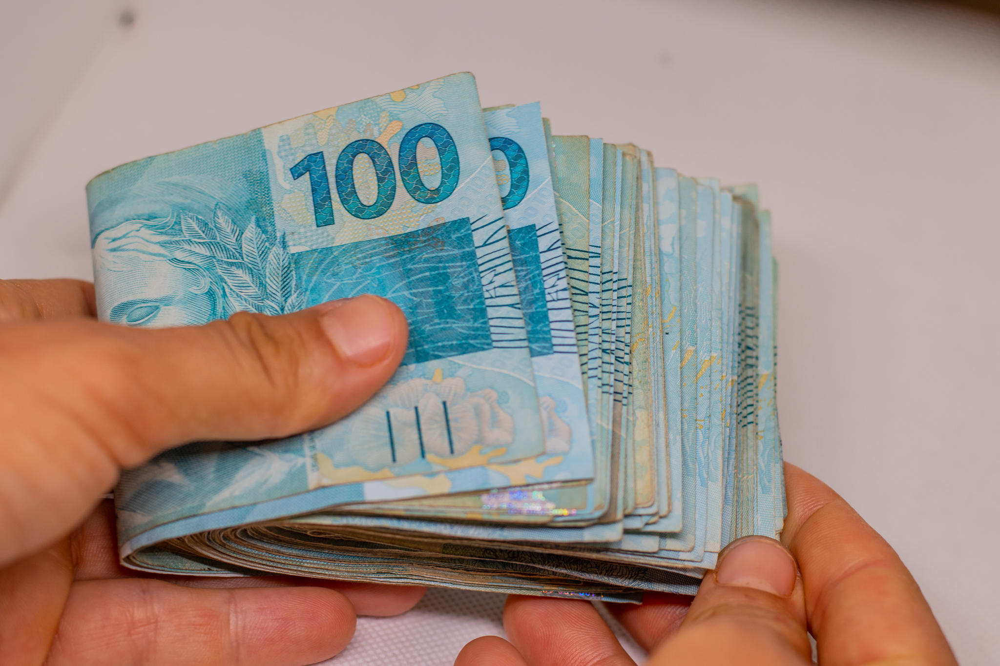 Governo estuda novo Auxílio Emergencial para brasileiros sem renda; entenda a proposta!