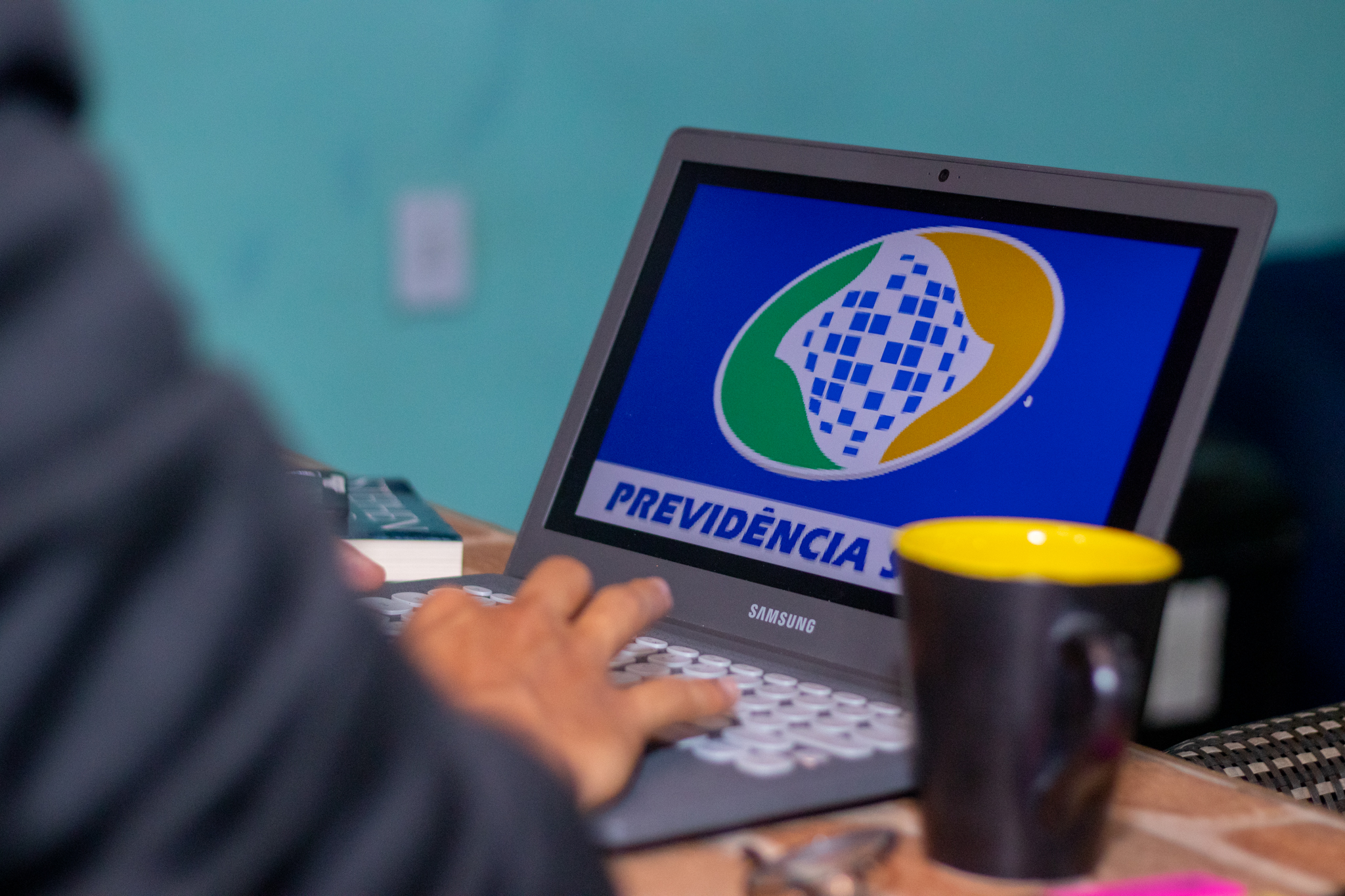 INSS notifica beneficiários do BPC, que estão com MEDO de perder auxílio mensal