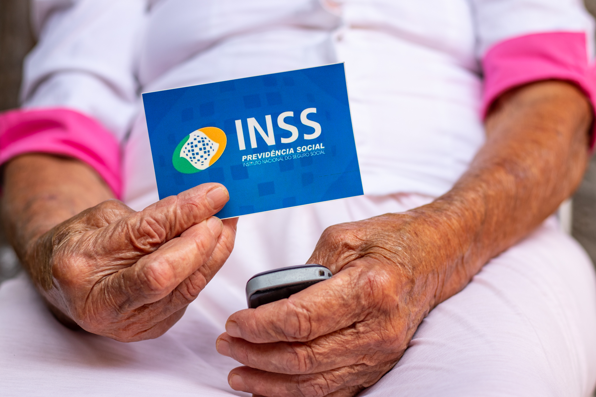 Idosos recebem boa notícia do INSS e podem sacar antes da data oficial