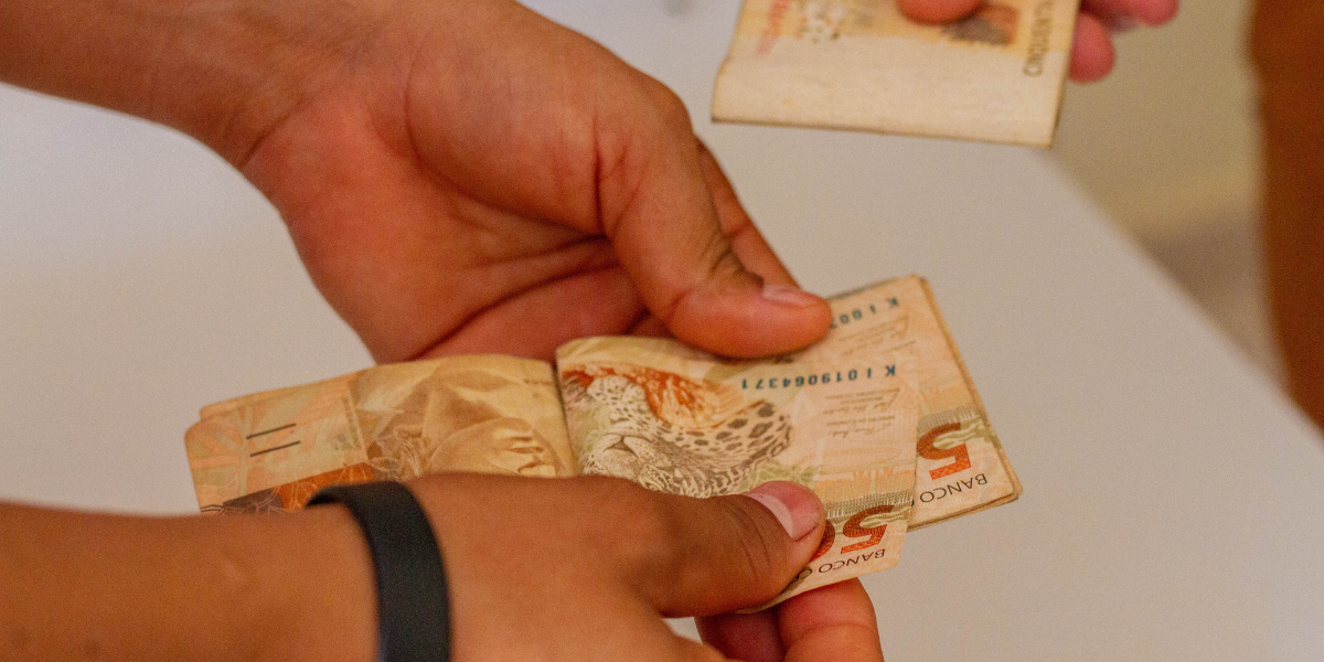 Jovens do CadÚnico podem ganhar até R$ 225 mensais – veja os requisitos e como participar