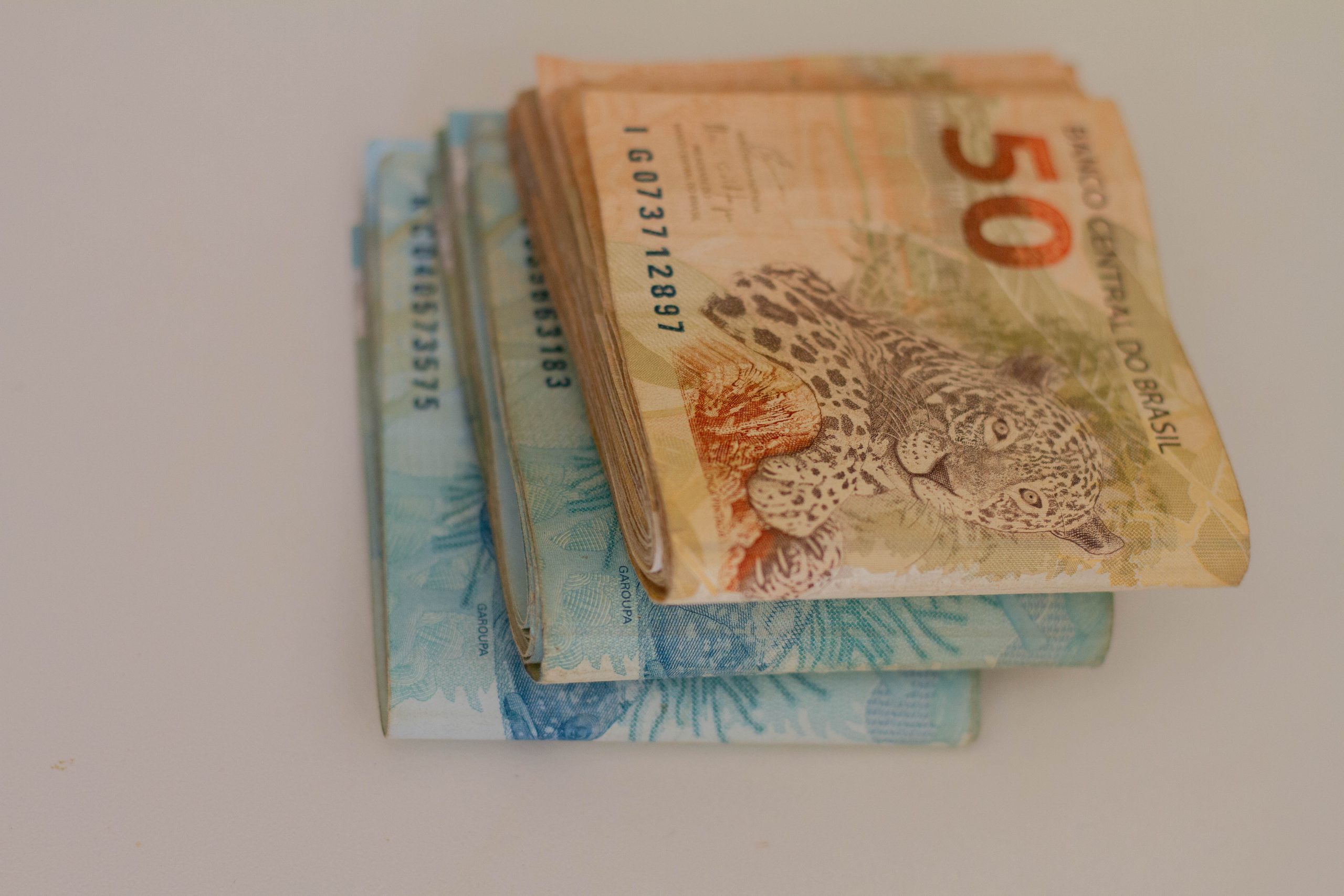 Se você vai receber o abono salarial, veja quais regras precisa seguir.