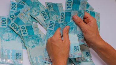 Novo aumento no salário mínimo comemorado por trabalhadores brasileiros