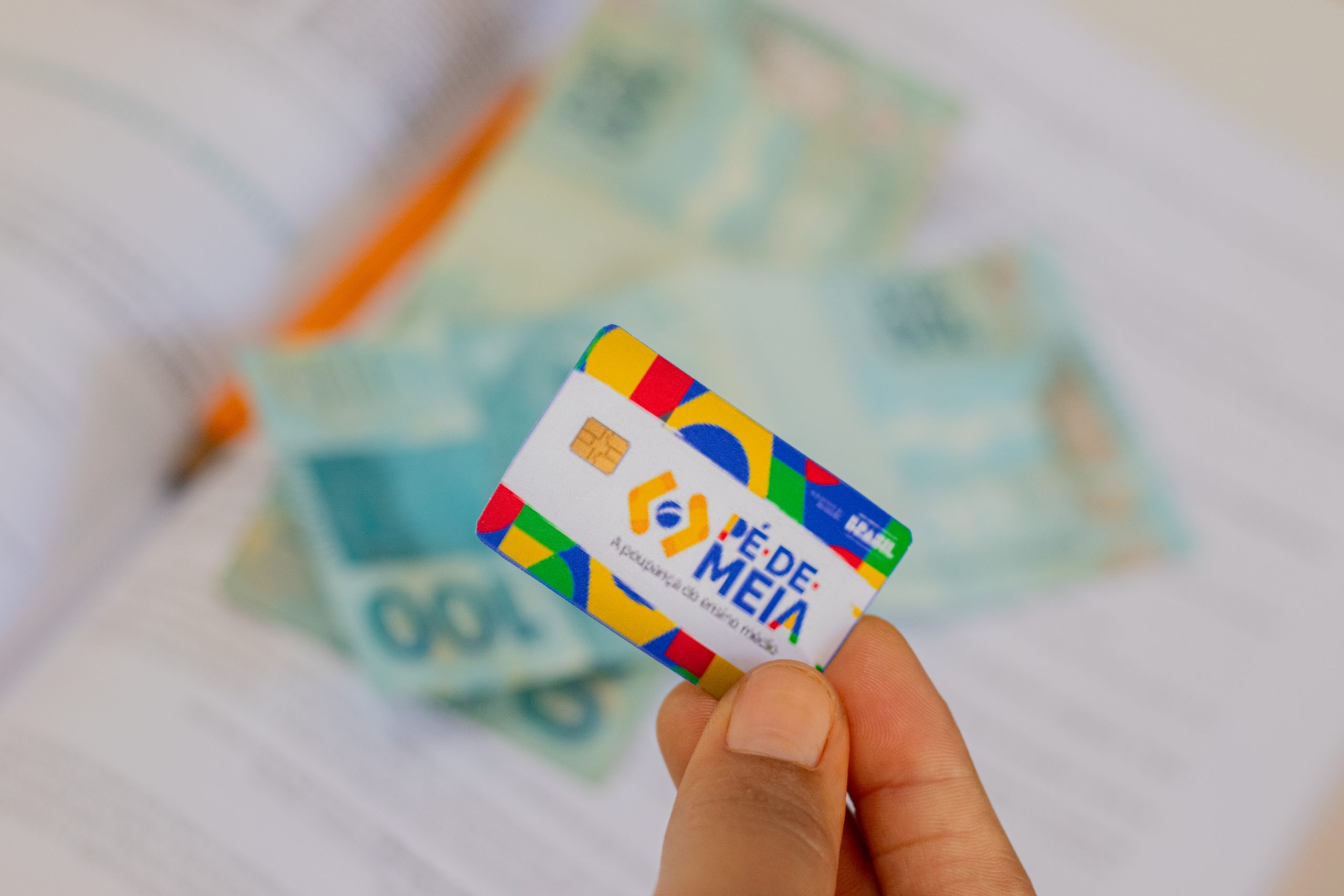 Os beneficiários do Pé-de-Meia devem aguardar a resolução na próxima reunião.