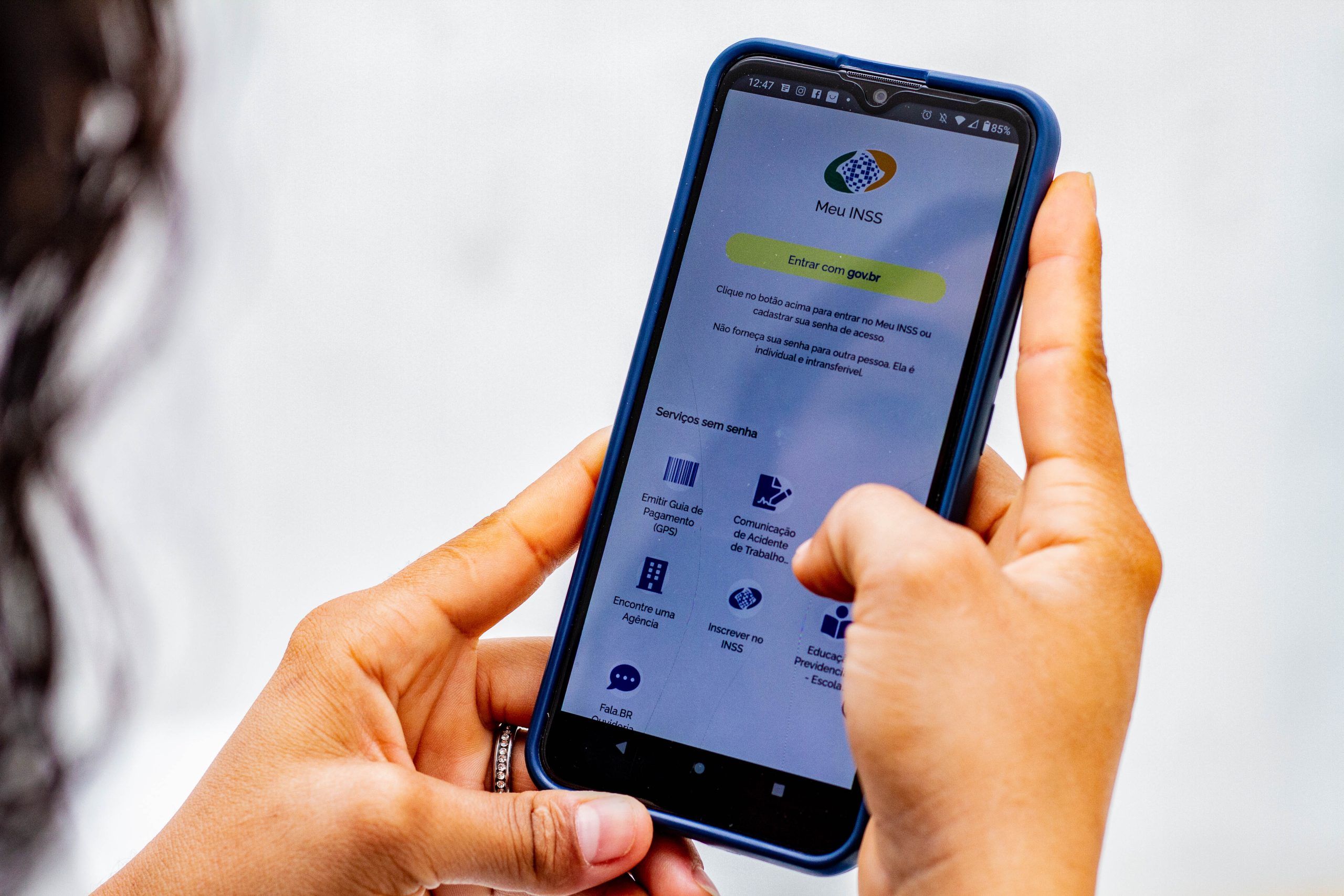 Se você fez pedidos ao INSS, veja como acompanhá-los pelo celular para saber se foram aprovados.