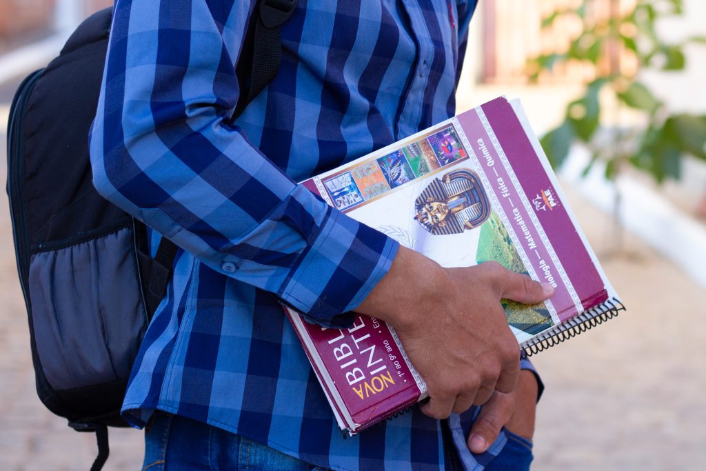 Conheça o Programa Todo Jovem na Escola e aproveite os benefícios.