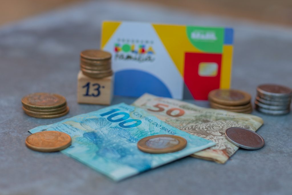 O 13º do Bolsa Família pode ser uma realidade? Entenda o que está em jogo.